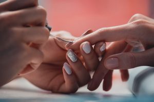 Безопасный маникюр: что важно всем знать о стерилизации инструментов